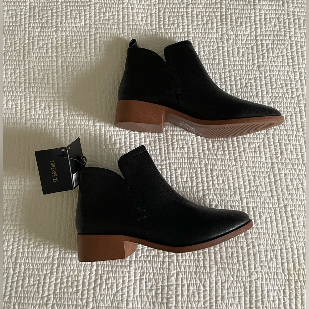 New! Forever 21 Black Chelsea Booties